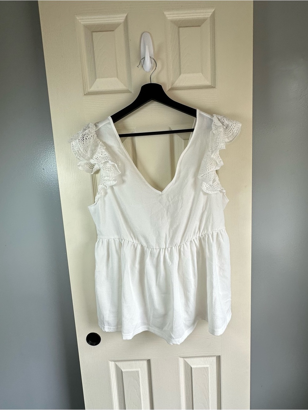 SHEIN White Eyelet Ruffle V-Neck Peplum Camisole